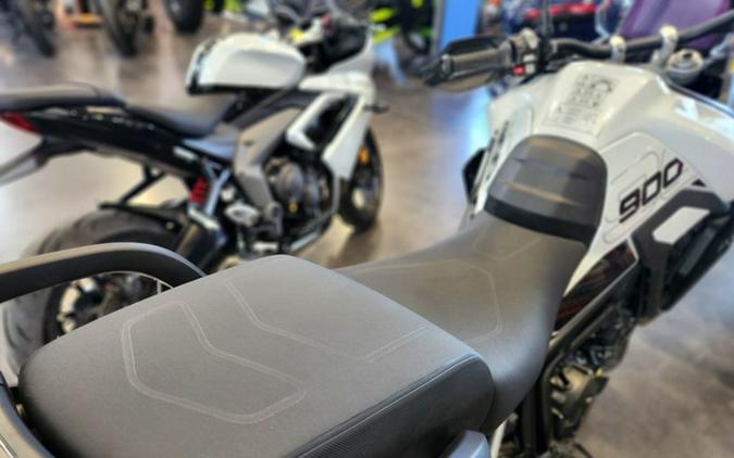 2024 Triumph Tiger 900 GT Pro Snowdonia White / Sapphire Black GT Pro Graphite Sapphire Black