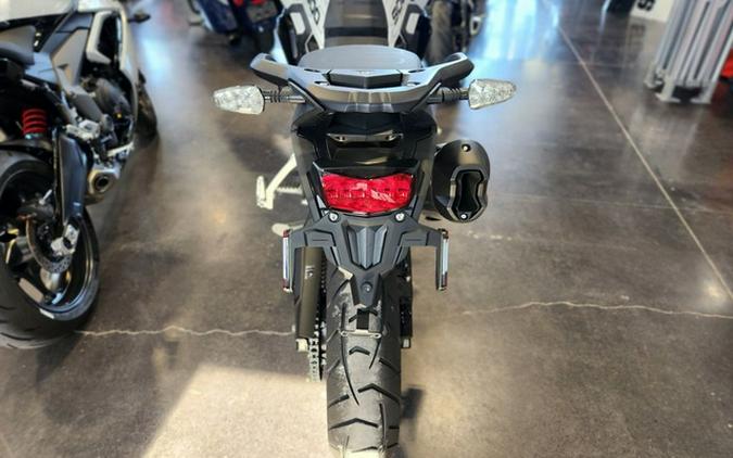 2024 Triumph Tiger 900 GT Pro Snowdonia White / Sapphire Black GT Pro Graphite Sapphire Black