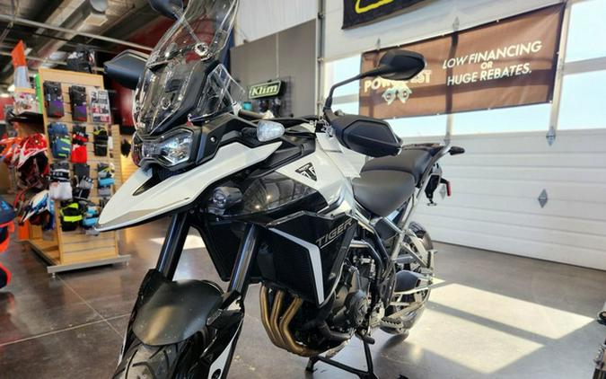 2024 Triumph Tiger 900 GT Pro Snowdonia White / Sapphire Black GT Pro Graphite Sapphire Black