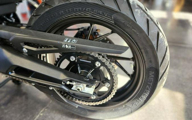 2024 Triumph Tiger 900 GT Pro Snowdonia White / Sapphire Black GT Pro Graphite Sapphire Black