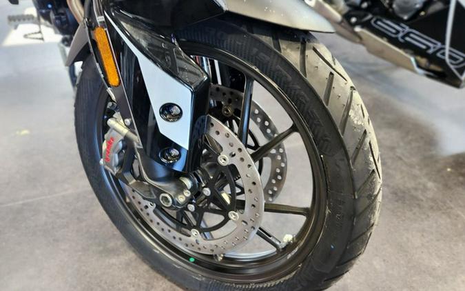 2024 Triumph Tiger 900 GT Pro Snowdonia White / Sapphire Black GT Pro Graphite Sapphire Black