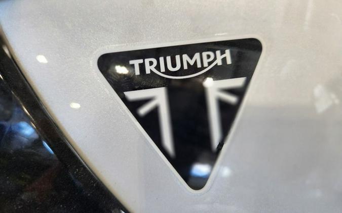 2024 Triumph Tiger 900 GT Pro Snowdonia White / Sapphire Black GT Pro Graphite Sapphire Black