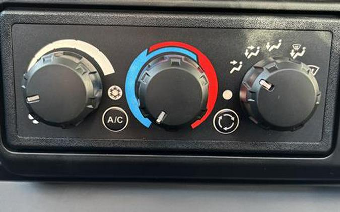 2026 Can-Am Defender XT CAB HD11