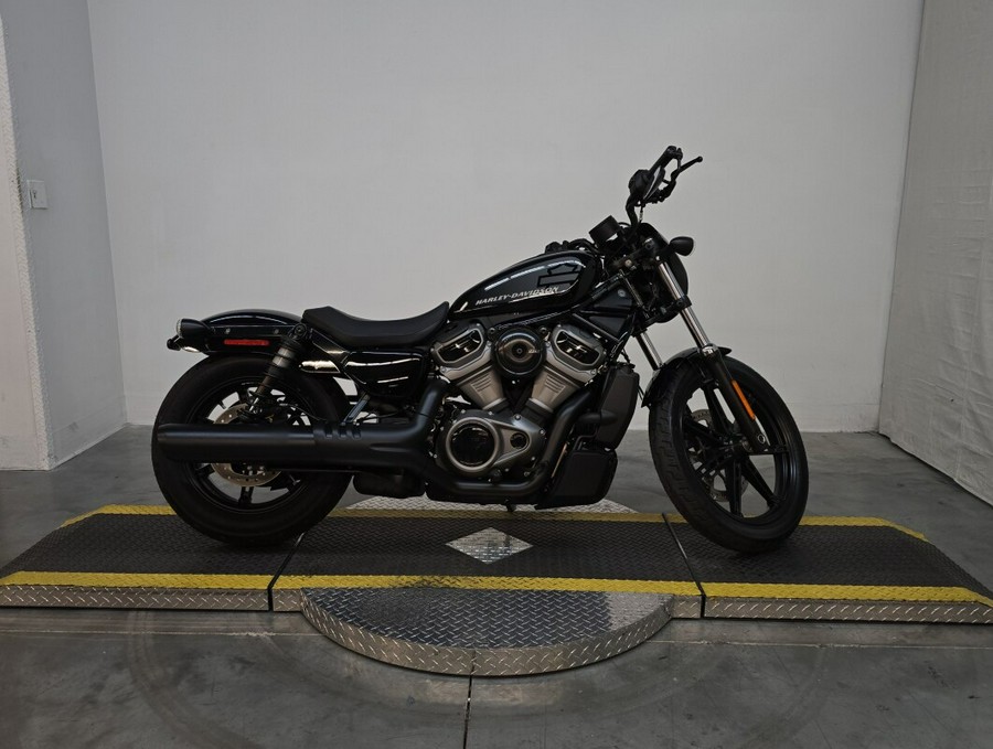 RH975 2022 Nightster