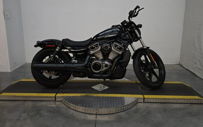 RH975 2022 Nightster