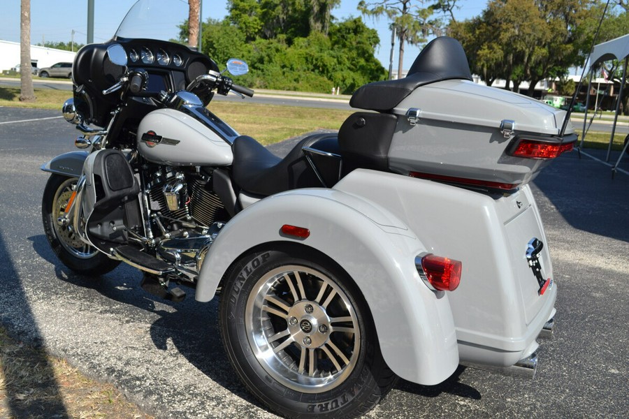 2024 Harley-Davidson Tri Glide Ultra Billiard Gray - FLHTCUTG