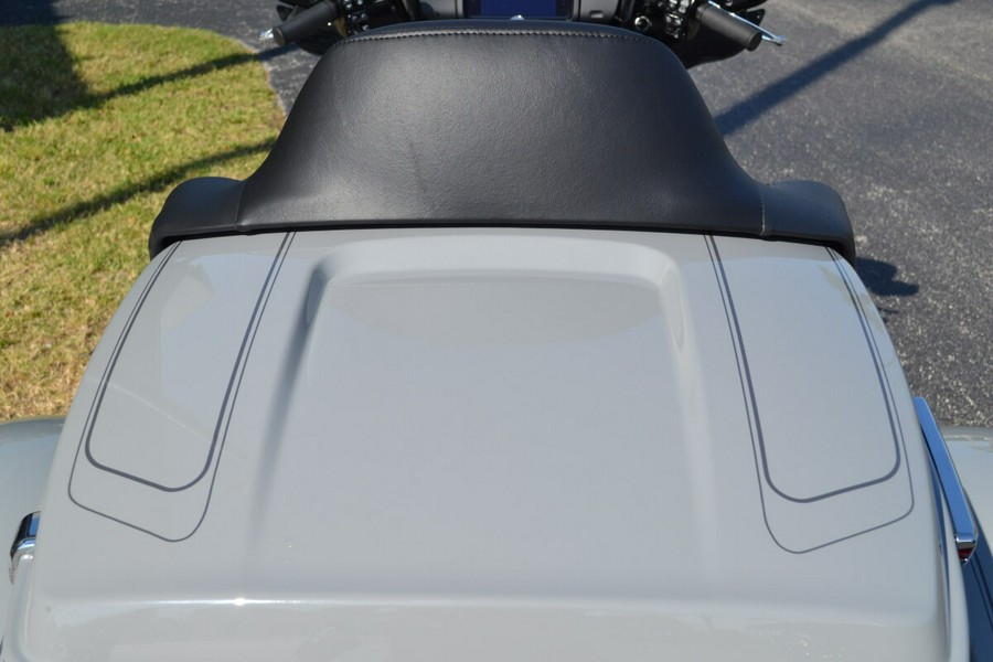 2024 Harley-Davidson Tri Glide Ultra Billiard Gray - FLHTCUTG