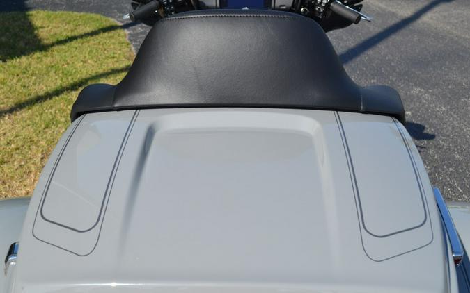 2024 Harley-Davidson Tri Glide Ultra Billiard Gray - FLHTCUTG