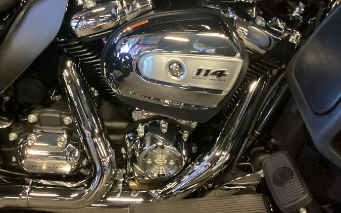 2024 Harley-Davidson Tri Glide Ultra Vivid Black FLHTCUTG