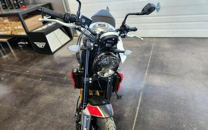 2024 Triumph Trident 660 Silver Ice/Diablo Red