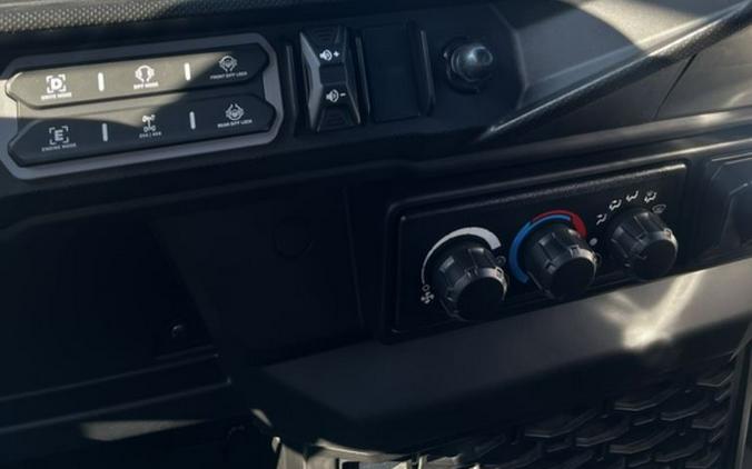 2026 Can-Am Defender MAX Lone Star Cab HD11