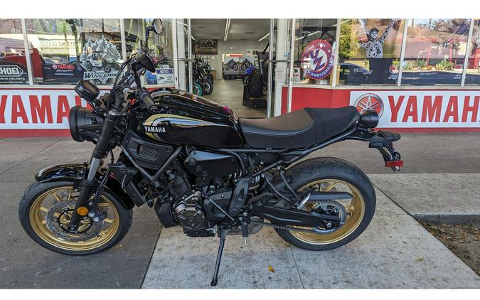 2022 Yamaha XSR700 Review [A Dozen Retro Fast Facts]