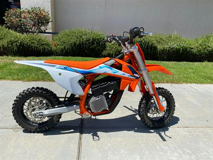 2023 KTM SX-E 3