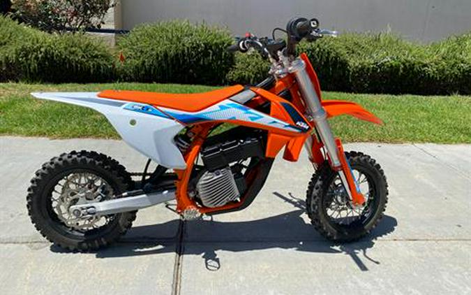 2023 KTM SX-E 3 First Look [Just In Time For Christmas]