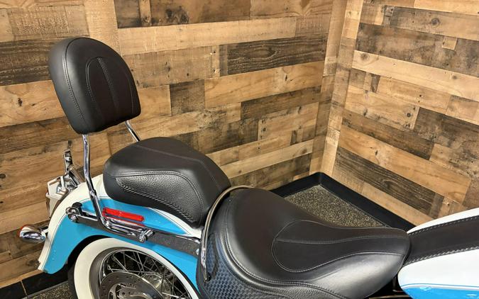 2016 Harley-Davidson® Softail® Deluxe Two-Tone Crushed Ice Pearl/Frosted Teal Pearl FLSTN