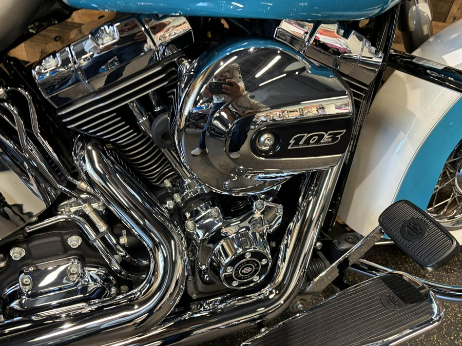 2016 Harley-Davidson® Softail® Deluxe Two-Tone Crushed Ice Pearl/Frosted Teal Pearl FLSTN
