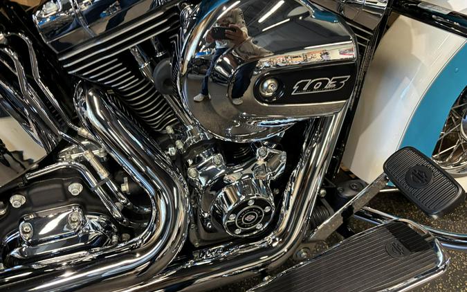 2016 Harley-Davidson® Softail® Deluxe Two-Tone Crushed Ice Pearl/Frosted Teal Pearl FLSTN