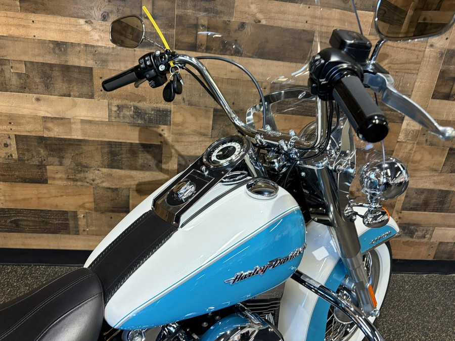 2016 Harley-Davidson® Softail® Deluxe Two-Tone Crushed Ice Pearl/Frosted Teal Pearl FLSTN