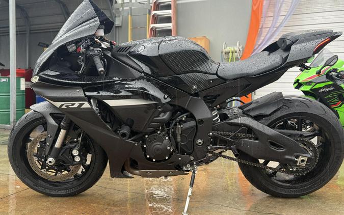 2024 Yamaha YZFR1