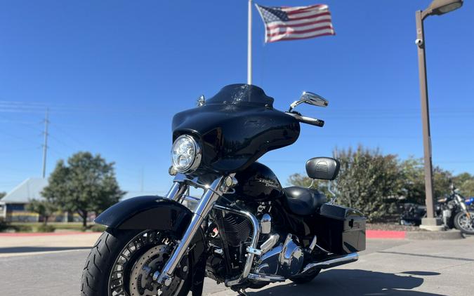2010 Harley-Davidson® Street Glide® FLHX BLACK