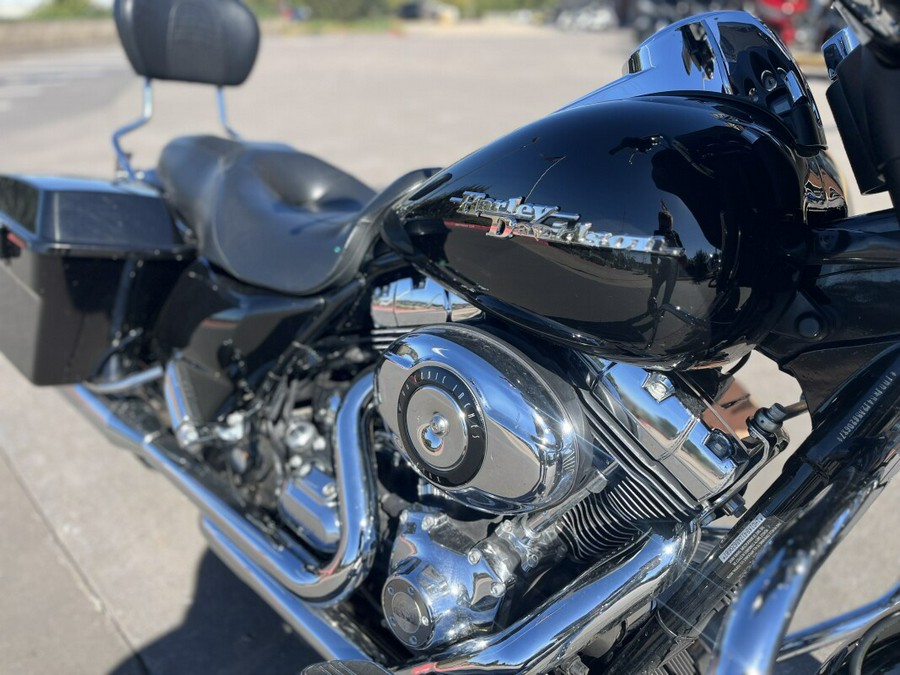 2010 Harley-Davidson® Street Glide® FLHX BLACK