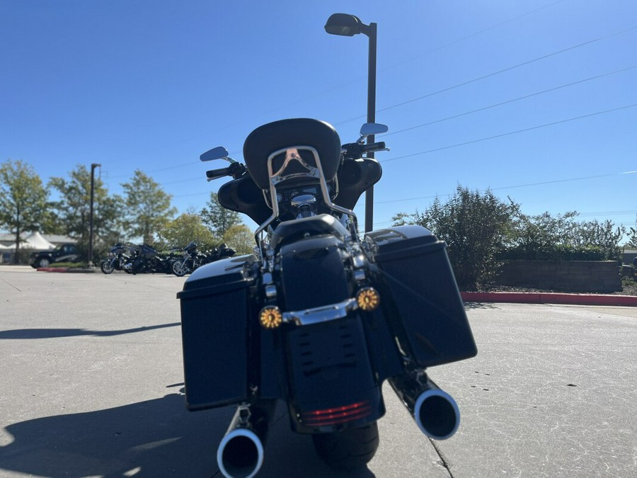 2010 Harley-Davidson® Street Glide® FLHX BLACK