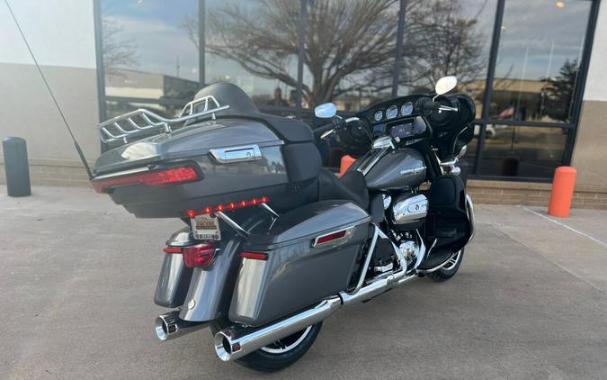 2022 Harley-Davidson® Ultra Limited Gauntlet Gray Metallic