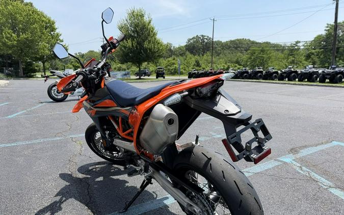 2026 KTM 690 SMC R