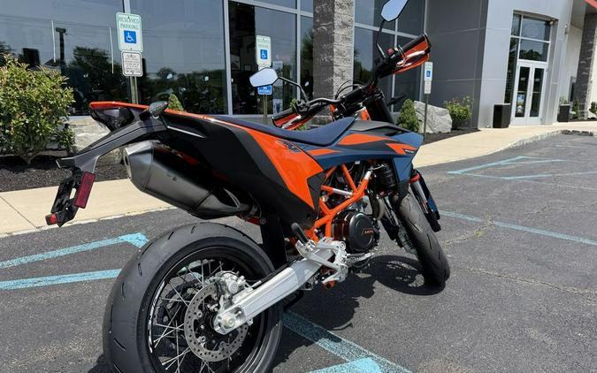 2026 KTM 690 SMC R