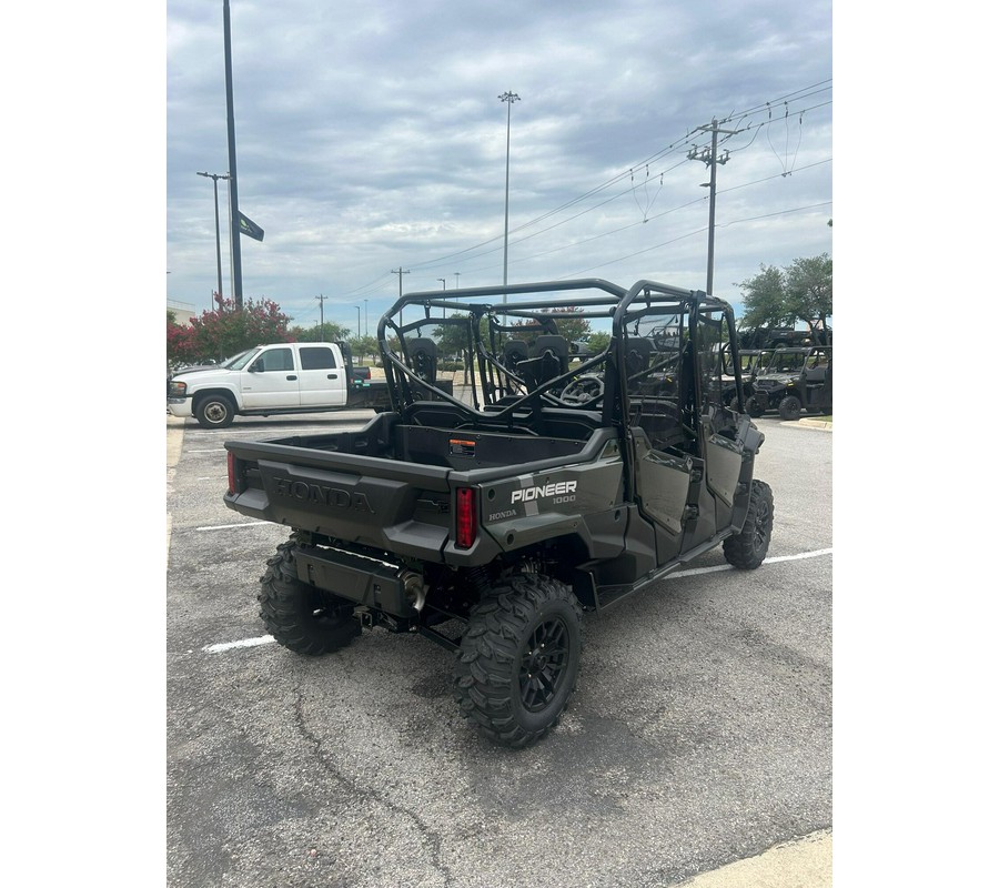 2025 Honda Pioneer 1000-6 Crew Deluxe