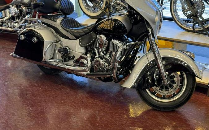 2016 Indian Motorcycle® Chieftain® Star Silver and Thunder Black