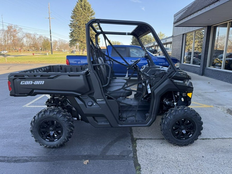 2025 Can-Am® Defender DPS HD10