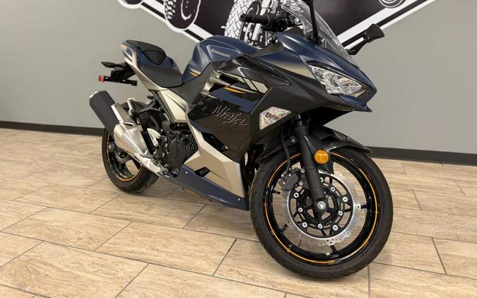 2023 Kawasaki Ninja® 400 Base