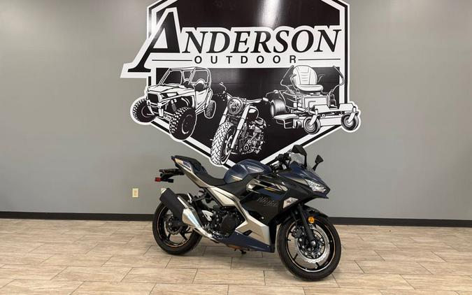 2023 Kawasaki Ninja® 400 Base