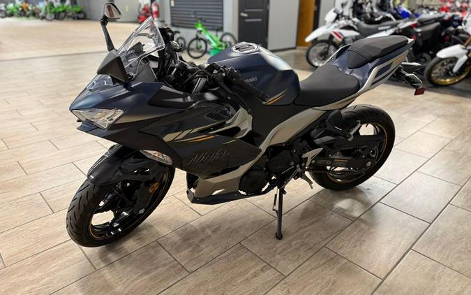 2023 Kawasaki Ninja® 400 Base