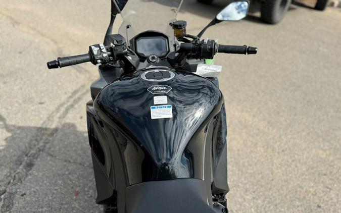 2025 Kawasaki Ninja 1100SX ABS