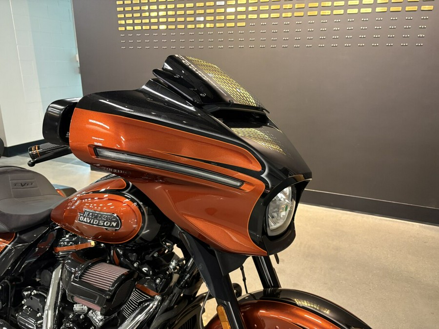 2023 Harley-Davidson® CVO™ Street Glide® Whiskey Neat w/Raven Metallic