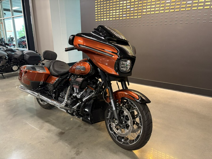 2023 Harley-Davidson® CVO™ Street Glide® Whiskey Neat w/Raven Metallic