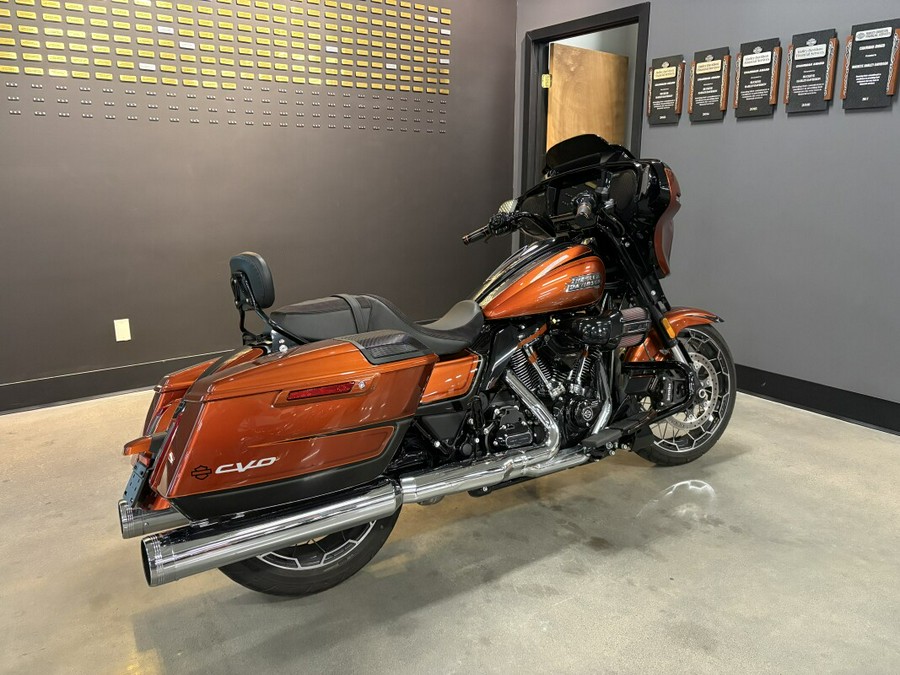 2023 Harley-Davidson® CVO™ Street Glide® Whiskey Neat w/Raven Metallic