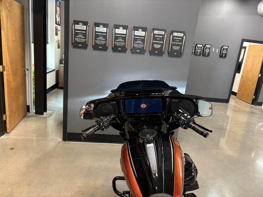 2023 Harley-Davidson® CVO™ Street Glide® Whiskey Neat w/Raven Metallic