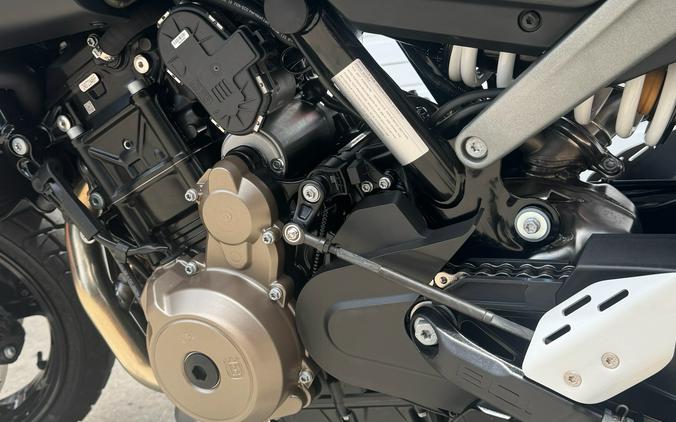2027 Husqvarna Svartpilen 801 SE