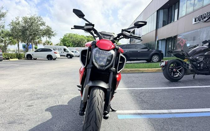 2024 Ducati Diavel V4 Red