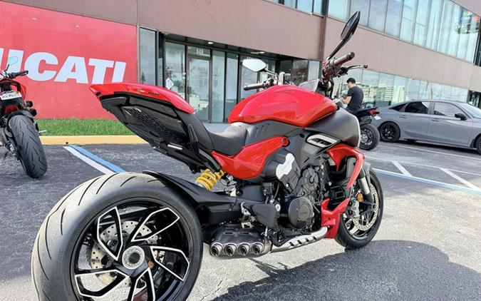 2024 Ducati Diavel V4 Red