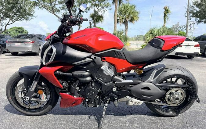 2024 Ducati Diavel V4 Red