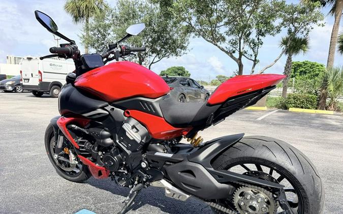 2024 Ducati Diavel V4 Red