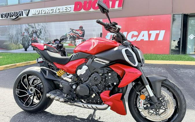 2024 Ducati Diavel V4 Red