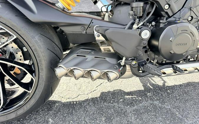 2024 Ducati Diavel V4 Red