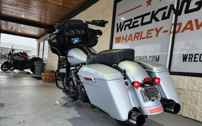 FLHXS 2019 Street Glide® Special