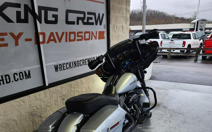 FLHXS 2019 Street Glide® Special