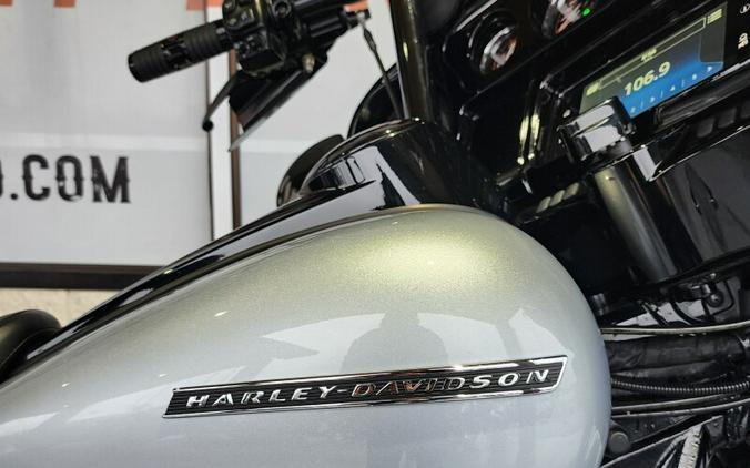 FLHXS 2019 Street Glide® Special